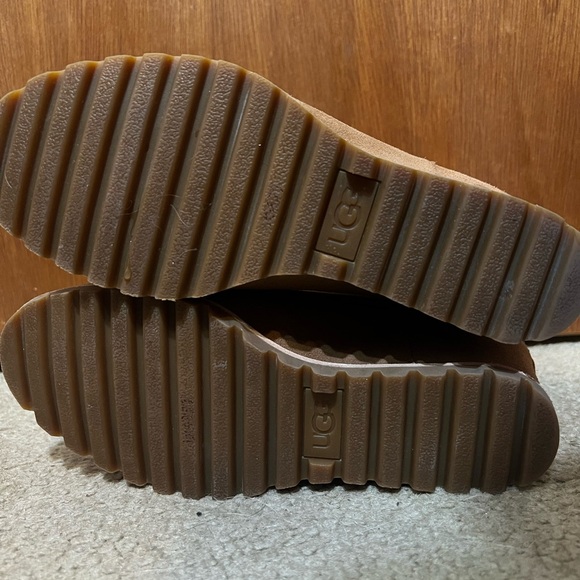 Women’s UGG Boots - Picture 4 of 6